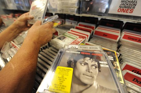 ​Universal подала в суд на компании, продающие музыкальные диски заключённым