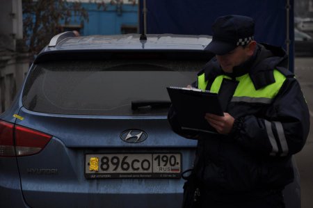В Москве с платных парковок будут эвакуировать машины с закрытыми номерами
