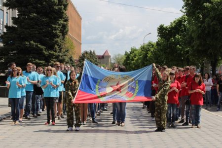 Торжественная церемония подъема Государственного флага ЛНР состоялась в Луганске