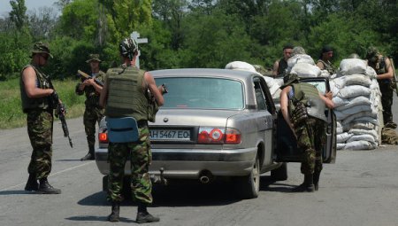 Киев временно закрывает два транспортных коридора в Донбассе