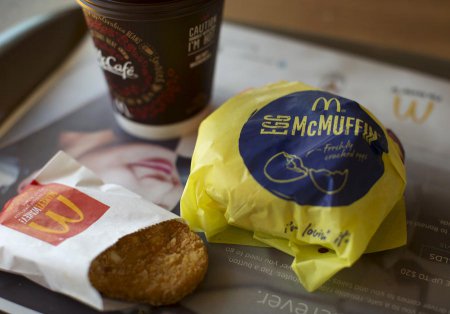 McDonald's продлит завтраки на весь день в надежде сократить убытки