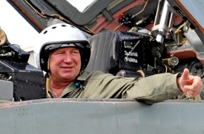 Герой России летчик-испытатель Александр Крутов рассказал о первой посадке на российский авианосец