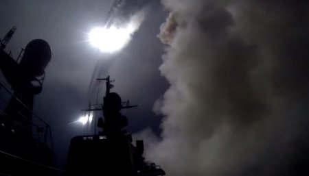 Ракетные корабли Каспийской флотилии нанесли массированный удар крылатыми ракетами по позициям ИГИЛ.