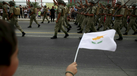 Жители Кипра просят разместить на острове российскую военную базу