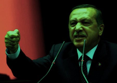 «Предсмертные конвульсии» лицемера Эрдогана: Турция втянута в войну на три фронта