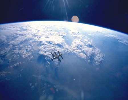В США представят новую модель космического корабля для туристов SpaceShipTwo