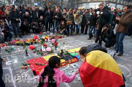 Неонацисты из «Азова» с факелами «скорбели» у посольства Бельгии (ФОТО, ВИДЕО)