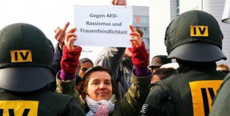 Германия: столкновения митингующих с полицией