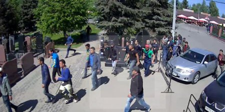 Опубликовано видео задержания участников массовой драки на Хованском кладбище