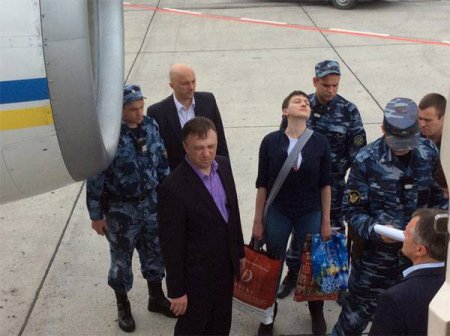 «Моя Надя приехала!..» — так ли рада украинская власть возвращению Савченко (ФОТО, ВИДЕО)