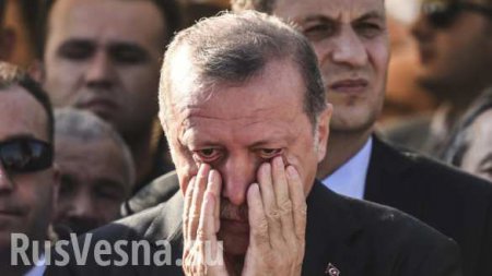 Эрдоган расплакался на похоронах соратника (ВИДЕО)