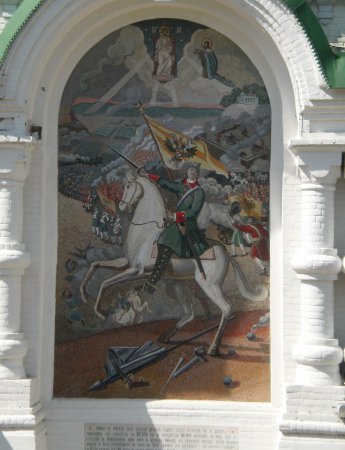 В Полтаве закрасили шведско-украинский флаг под копытами коня Петра І