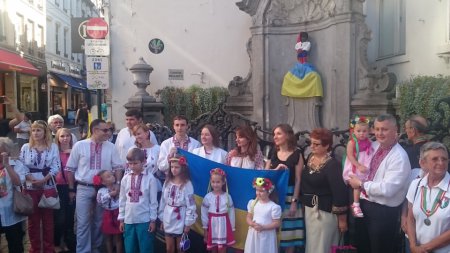 Брюссельский "Писающий мальчик" поздравил Украину с Днем независимости