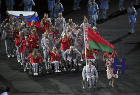 Спортсмены из Белоруссии пронесли флаг РФ на церемонии открытия Паралимпиады