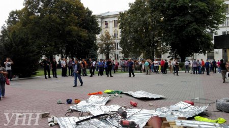 «Азов» блокирует офис «Киевгорстроя»: ранены два полицейских
