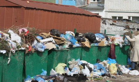 В Винницкой области блокируют грузовики со львовским мусором
