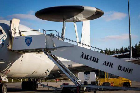 Разведывательный самолет НАТО E-3 AWACS прибыл на авиабазу в Эстонии