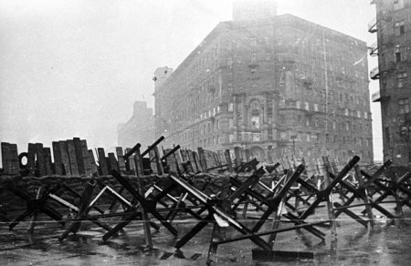 19.10.1941 в Москве введено осадное положение