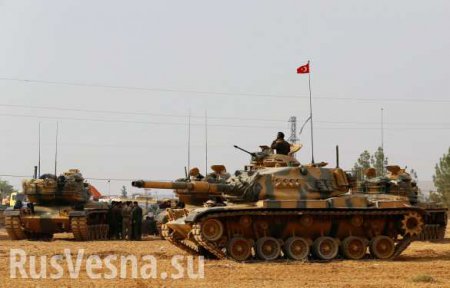 Турция стягивает колонны бронетехники на границу с Сирией