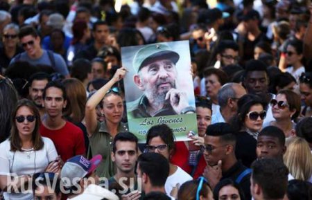Более миллиона человек простились с Фиделем Кастро в Гаване (ФОТО)