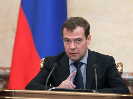 Медведев: Пора расстаться с иллюзиями об отмене санкций