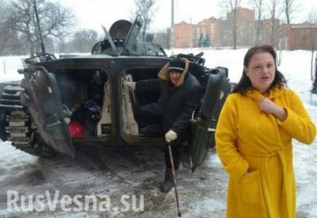 Жителей Донецка из-за обстрелов эвакуируют на бронетехнике (ФОТО, ВИДЕО)