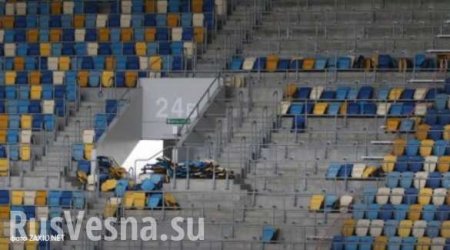 На стадионе «Арена Львов» снимают кресла для «Евровидения» в Киеве (ФОТО)