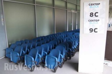 На стадионе «Арена Львов» снимают кресла для «Евровидения» в Киеве (ФОТО)