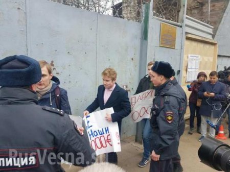 Ты обманул! — школьники требуют у Навального выплатить 10000 Евро (ФОТО, ВИДЕО)