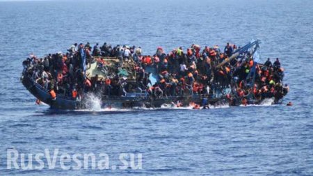 «Спасите наши души»: в Средиземном море терпит бедствие судно с беженцами