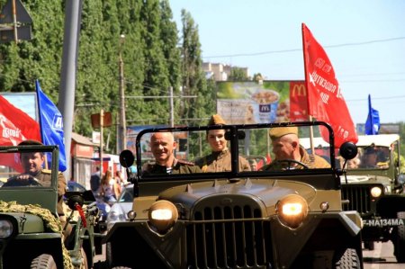 В Одессе будут судить за автопробег под красными флагами