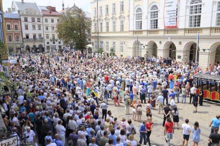 «Мусорное вече»: во Львове 5 тысяч человек вышли на улицы обсудить мусорный кризис (ФОТО, ВИДЕО)
