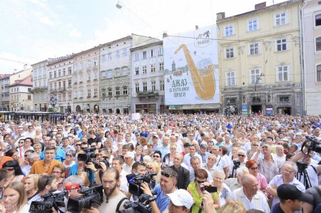 «Мусорное вече»: во Львове 5 тысяч человек вышли на улицы обсудить мусорный кризис (ФОТО, ВИДЕО)