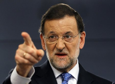 Испанский премьер похвалил полицию и осудил правительство Каталонии