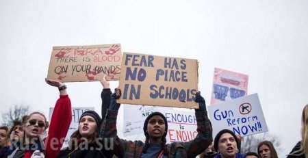 По всей Америке прошли марши против оружия и расстрелов в школах (+ФОТО, ВИДЕО)