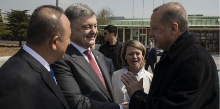 АП: Порошенко и Эрдоган осудили применение химоружия в Сирии