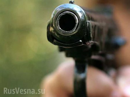 Это Украина: Полицейский подстрелил коллегу на открытом уроке в школе (ВИДЕО)