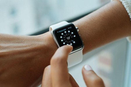В новой прошивке Apple Watch нашли поддержку сторонних циферблатов