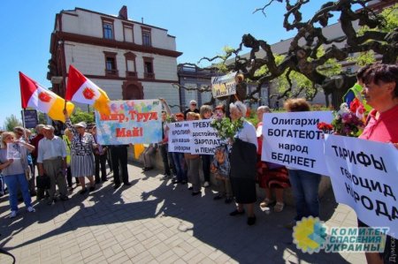 Первомай в Украине: бандеровцы срывали праздничные шествия, обвиняя участников в «любви к русскому миру»