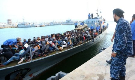 Италия закрыла порты еще для двух судов с мигрантами