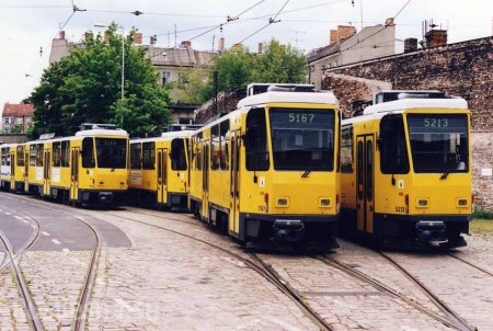 Берлинские трамваи, закупленные Львовом, оказались несовместимы с украинскими остановками (ВИДЕО)