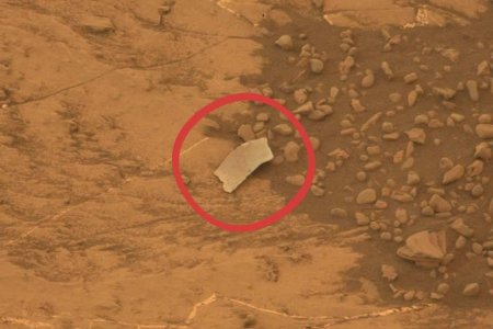 «Следы пришельцев?»: Марсоход NASA нашёл на Марсе обломок «инородного объекта»