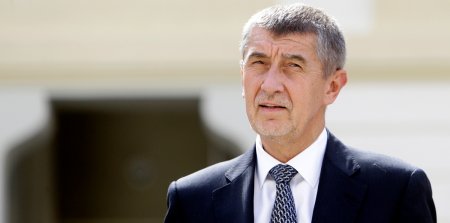 Премьер Чехии призвал остановить миграцию из мусульманских стран