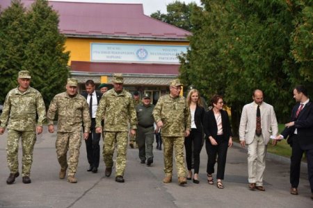 Украина готова к броску на Донбасс. Под Львовом отрабатывают заброску войск НАТО в Донбасс