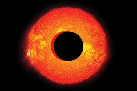 «В 100 раз больше Земли»: Спутники NASA засняли у Солнца огромный портал для входа Нибиру - учёный