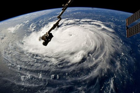 «Ветры китайских перемен»: Ураганы в США возникают из-за климатического оружия Китая - конспирологи