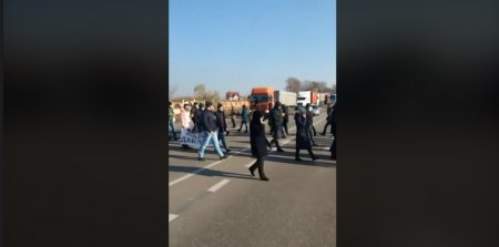 В Одессе жители перекрыли дорогу в знак протеста против отсутствия отопления