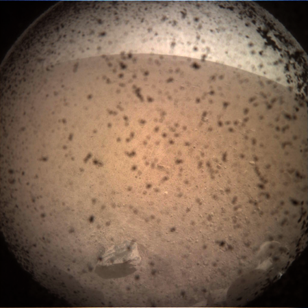 Аппарат InSight успешно сел на Марс и передал первое изображение (ФОТО, ВИДЕО)