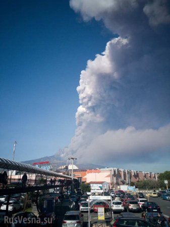 Проснулся самый большой вулкан Европы (ФОТО, ВИДЕО)