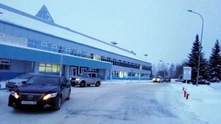 Спецназ полиции "Гром" задержал захватившего самолет "Сургут - Москва"
